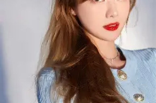 刚分手一周！八卦媒体爆料：维尼修斯在私人场所与数位女性聚会