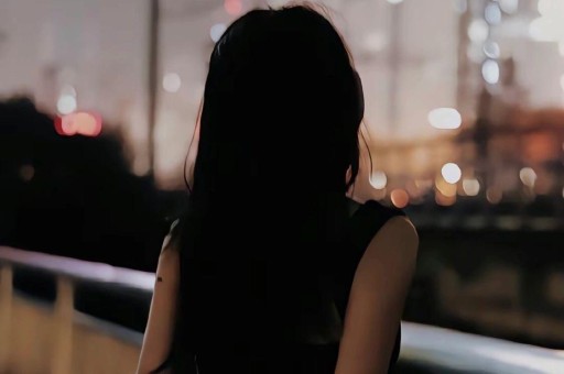 33岁男星刚红就塌房！深夜牵手小3岁女星回家过夜女方有男友